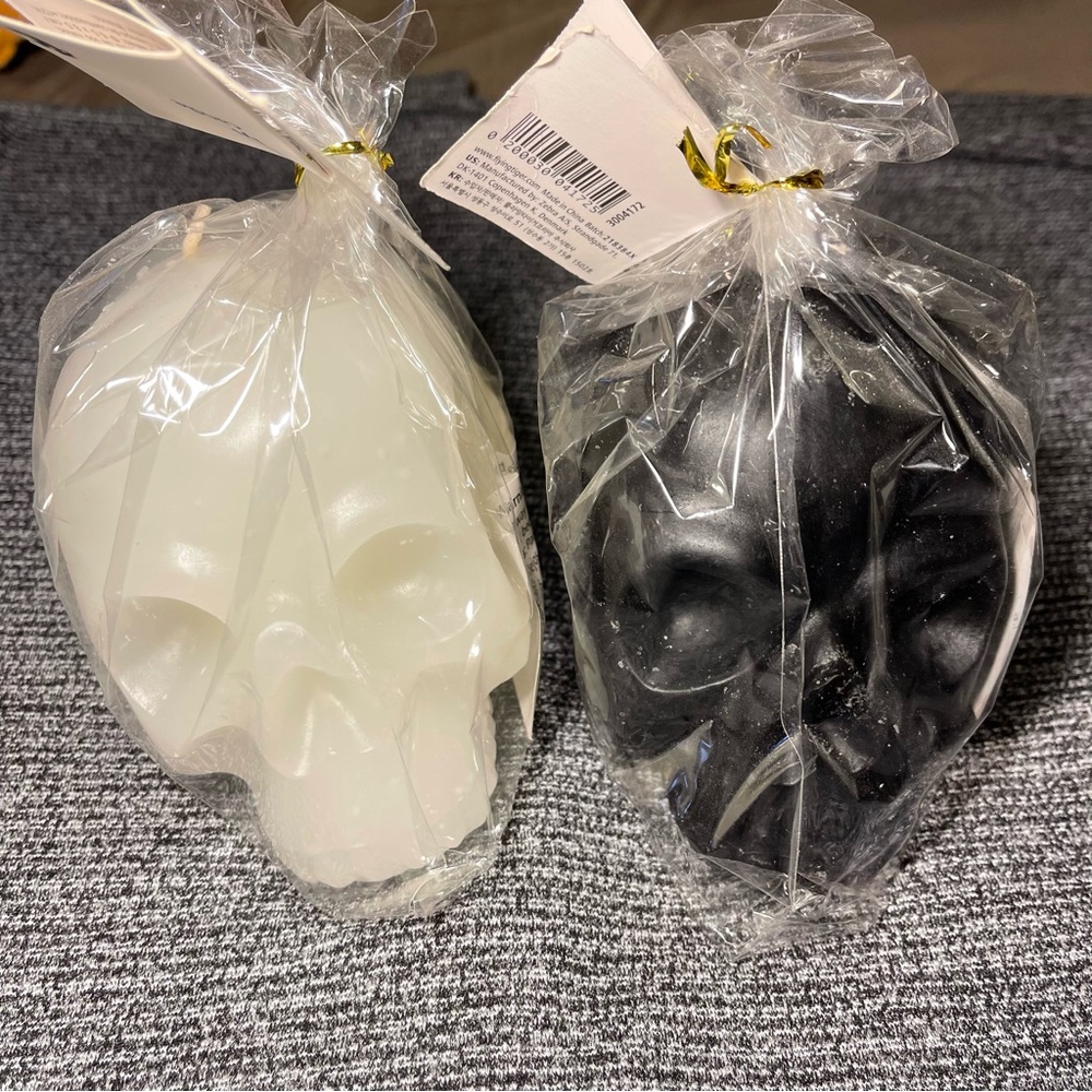 ** Set of 2 Skull Candles, New in package